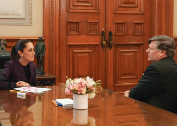 Sheinbaum le expresó a Landau su rechazo a redadas migratorias en EE.UU.