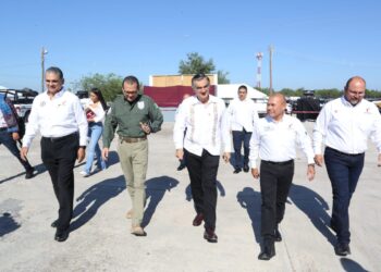Entrega gobernador de Tamaulipas nuevos vehículos para seguridad pública