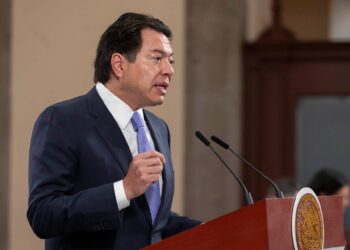 Mario Delgado admite que viajó a Portugal, pero “sin descuidar responsabilidades”