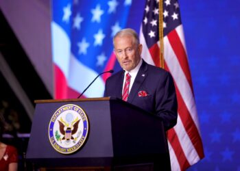 Embajador Ronald Johnson y congresistas de EE.UU. se reúnen con Sheinbaum en Palacio Nacional