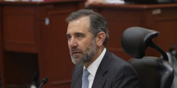 SCJN ampara a Lorenzo Córdova; SEP deberá eliminar su imagen de libros de texto