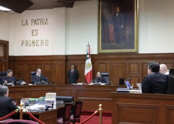 Sheinbaum critica convocatoria de la Suprema Corte para una sesión extraordinaria