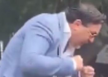 ‘Lord Canelo’ detiene el tráfico en CDMX para pelear y se vuelve viral