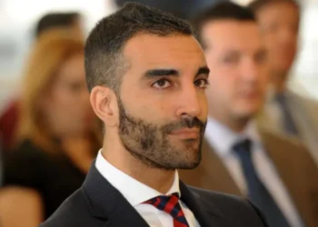 Confusión en el Caso Simón Levy: autoridades reportan su detención, pero él asegura estar libre