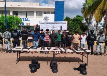 Ejército y Guardia Nacional aseguran arsenal y detienen a 11 personas en Sinaloa