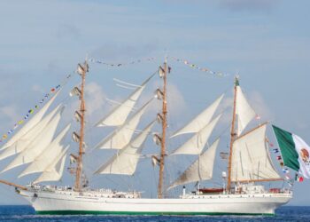 Buque escuela “Cuauhtémoc” zarpa de Nueva York tras choque en el puente de Brooklyn