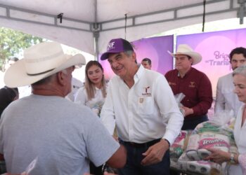 Llevan Américo y María la brigada Transformando Familias hasta el municipio de San Nicolás
