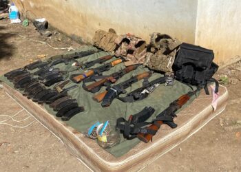 Ejército y Guardia Nacional aseguran arsenal y detienen a cinco personas en Chiapas