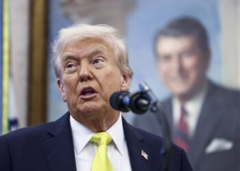 Confirma Trump que autorizó operaciones encubiertas de la CIA en Venezuela