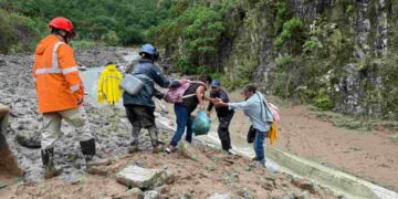 Suman 76 muertos y 39 desaparecidos por fuertes lluvias en cinco estados