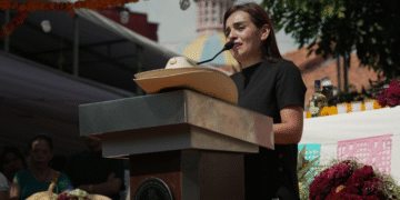 Uruapan se une en dolor: multitud despide al alcalde Carlos Manzo y exige justicia