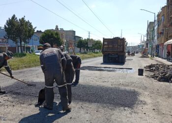 Avanza Toluca en rehabilitación de calles con acciones de bacheo en beneficio de la población