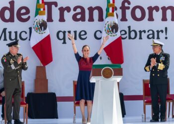 Sheinbaum celebra 7 años de la 4T ante 600 mil personas en el Zócalo