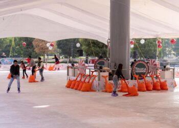¿Listos para divertirse? ¡Pista de hielo gratuita en Toluca!