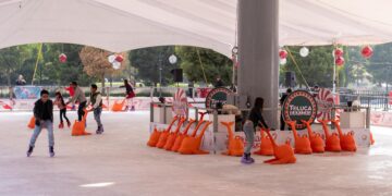 ¿Listos para divertirse? ¡Pista de hielo gratuita en Toluca!