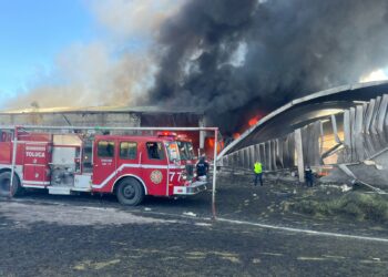 Por desplome de aeronave en San Mateo Atenco, ofrecen cuerpos de emergencia y seguridad de Toluca su apoyo