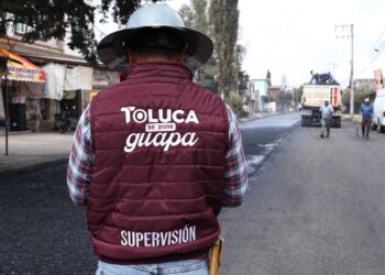 Repavimenta Gobierno municipal vialidades en San Pablo Autopan y consolida paso a paso la transformación de la capital del Estado de México con visión a futuro