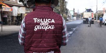 Repavimenta Gobierno municipal vialidades en San Pablo Autopan y consolida paso a paso la transformación de la capital del Estado de México con visión a futuro