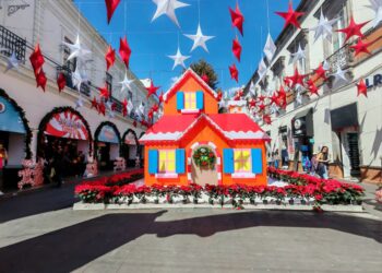 Continúa celebración en Toluca con un árbol gigante y patinaje sobre hielo para todos