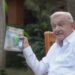 AMLO regresa al foco público y presenta su nuevo libro “Grandeza”