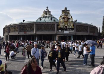 Multitud de peregrinos se prepara para cantar las ‘Mañanitas’ a la Virgen de Guadalupe en la Basílica