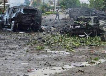 FGR investiga como delincuencia organizada explosión de coche bomba en Coahuayana