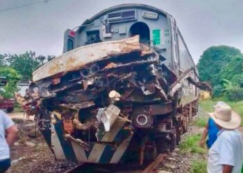 Tren Interoceánico colisiona con tráiler en Pichucalco; no se reportan heridos