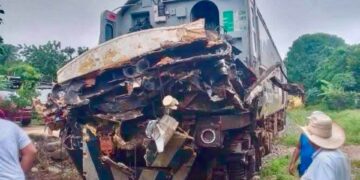 Tren Interoceánico colisiona con tráiler en Pichucalco; no se reportan heridos