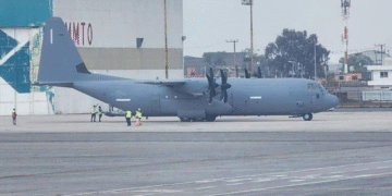 Sheinbaum aclara aterrizaje de avión militar de EE. UU. en Toluca: “No venían tropas”