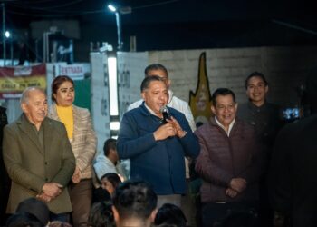 Transforma Ricardo Moreno la avenida Alpinismo con la instalación de 237 nuevas luminarias