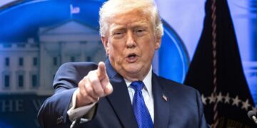 Trump firma orden para imponer arancel global del 10 % tras bloqueo de la Corte Suprema de EE. UU.