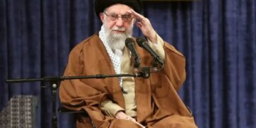 Trump afirma que el ayatolá Ali Jamenei murió tras ataques de EE. UU. e Israel y desata incertidumbre internacional