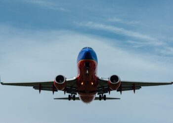 Vuelos se reanudan en El Paso tras levantar EE.UU. suspensión aérea temporal