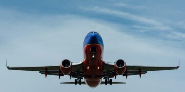 Vuelos se reanudan en El Paso tras levantar EE.UU. suspensión aérea temporal