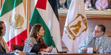 Reconoce Ricardo Moreno soberanía de Palestina y distingue a la embajadora Nadya Rasheed