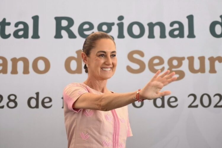 Culiacán, Sinaloa, México, México, 28 de febrero de 2026. 
La doctora Claudia Sheinbaum Pardo, presidenta Constitucional de los Estados Unidos Mexicanos en Inicio de obra del Hospital de Especialidades IMSS. Culiacán, Sinaloa. La acompañan Aarón Torres Camacho, residente de obra de la Secretaría de la Defensa Nacional; Tania Clarissa Medina López, titular del órgano de Operación Administrativa Desconcentrada del Instituto Mexicano del Seguro; Carlos Torres Rosas, secretario técnico del Gabinete de la Presidencia y coordinador general de Programas para el Bienestar; José Manuel Ramírez Martínez, director general de Ingenieros de la Secretaría de la Defensa Nacional; Rubén Rocha Moya, gobernador Constitucional del Estado de Sinaloa; Zoé Robledo Aburto, director general del Instituto Mexicano del Seguro Social (IMSS); Jorge Gaviño Ambriz, secretario general del Instituto Mexicano del Seguro Social; Ana de Gortari Pedroza, titular de la Unidad de Infraestructura, Proyectos Especiales y Cartera de Inversión del IMSS y Juan de Dios Gámez Mendívil, presidente municipal de Culiacán. 
Foto: Saúl López / Presidencia