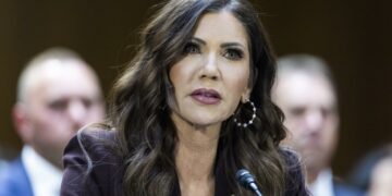 Demócratas en el Senado buscan investigar a Kristi Noem por presunto perjurio