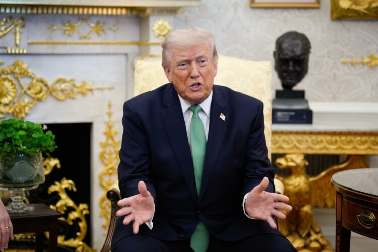 Washington (United States), 17/03/2026.- US President Donald Trump speaks during his meeting with Taoiseach of Ireland Micheal Martin in the Oval Office of the White House in Washington DC, USA, 17 March 2026. (Irlanda) EFE/EPA/YURI GRIPAS / POOL