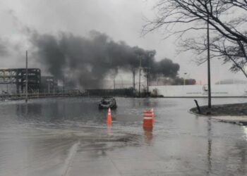 FGR investiga incendio en Dos Bocas; hay cinco muertos