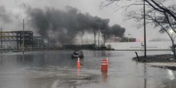 FGR investiga incendio en Dos Bocas; hay cinco muertos