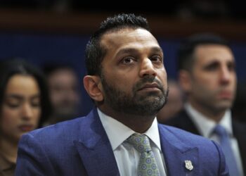 Ciberataque expone al FBI: grupo proiraní filtra correos y fotos de su director