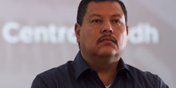 EU acusa a activista que denunció espionaje con Pegasus de vínculos con el narco