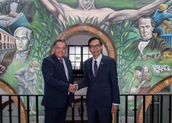 Trazan Ricardo Moreno y embajador de Indonesia ruta de cooperación cultural, educativa y comercial