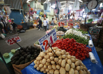 Inflación en México se acelera a 4.59% en marzo y rebasa objetivo de Banxico