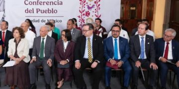 Sheinbaum abre debate energético: presenta comité para evaluar el fracking en México