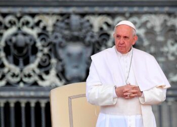 León XIV honra a Francisco a un año de su muerte y destaca su legado con los más vulnerables