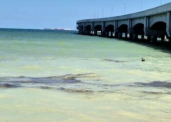 Manchas de crudo alarman en Yucatán: detectan fuga en ducto submarino en Puerto Progreso