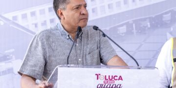 Dignifica Ricardo Moreno escuelas toluqueñas con la entrega de arcotechos