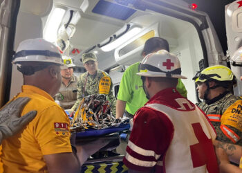 Ejército rescata con vida a trabajador atrapado tras derrumbe en Sinaloa