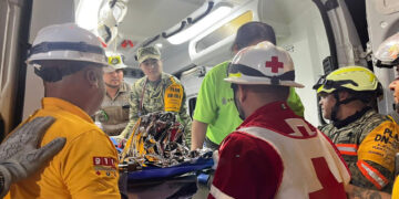 Ejército rescata con vida a trabajador atrapado tras derrumbe en Sinaloa